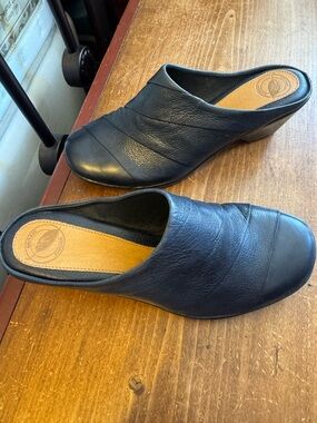 Nurture , Swift Blue Leather Slip-On Mule with Low Heel Size 6.5 med.